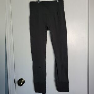 Lululemon Q5 Charcoal Gray Seamless Compression Leggings Mid Rise  Size 4